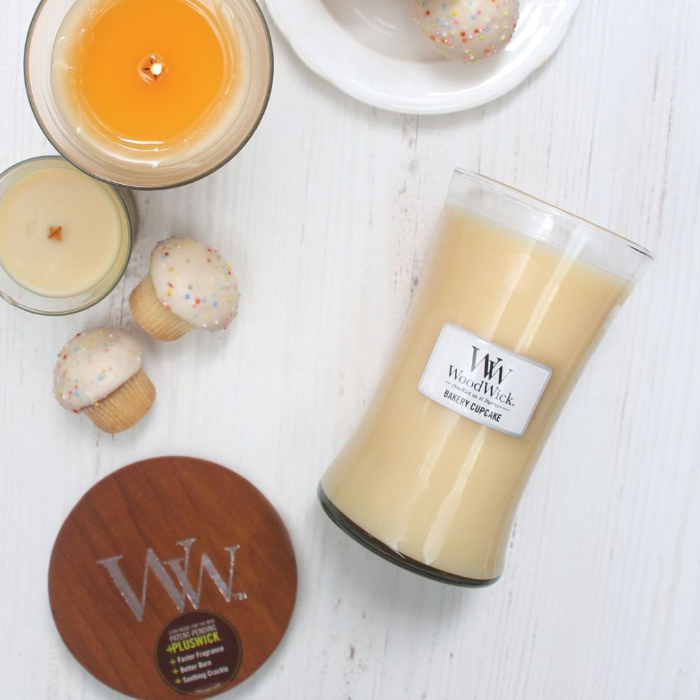 Large WoodWick Scented Soy Candle - Bakery Cupcake