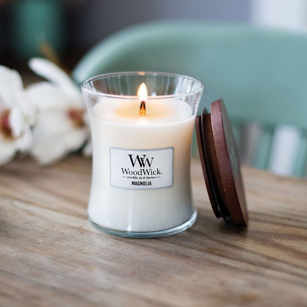 Medium WoodWick Scented Soy Candle - Magnolia