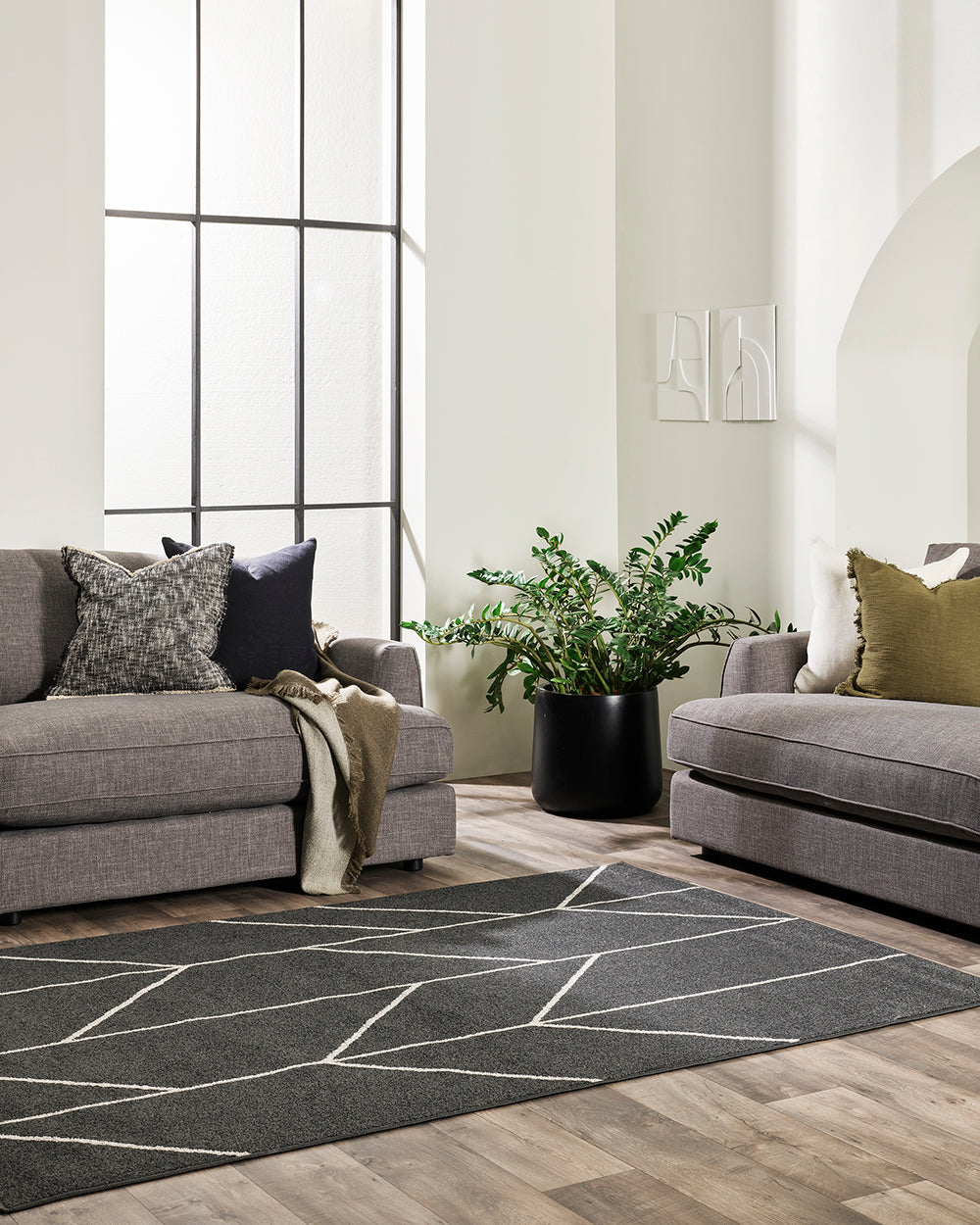 Kingston Black Floor Rug